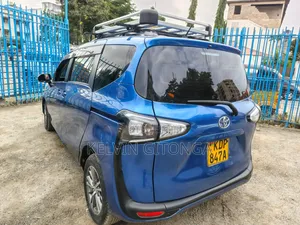 Toyota Sienta 2017 Blue