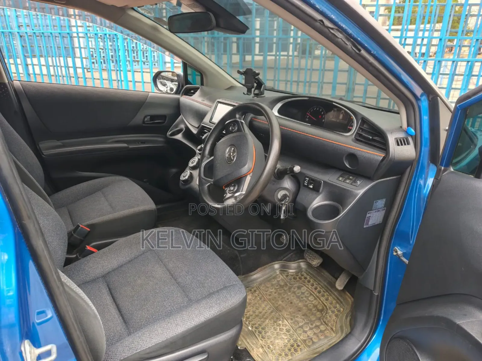 Toyota Sienta 2017 Blue