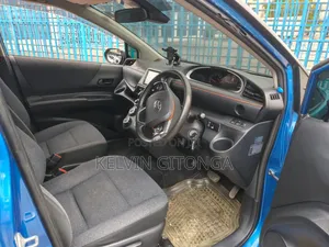 Toyota Sienta 2017 Blue