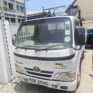 Toyota Dyna 2015 White