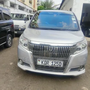Toyota Esquire 2017 Silver