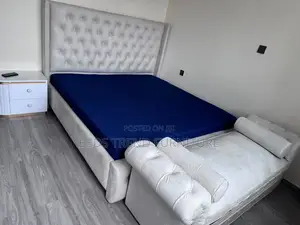 5 by 6 Modern Bed With Resting Couch