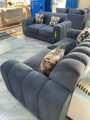 Lovely Cool 5 Seater Sofa 2,3