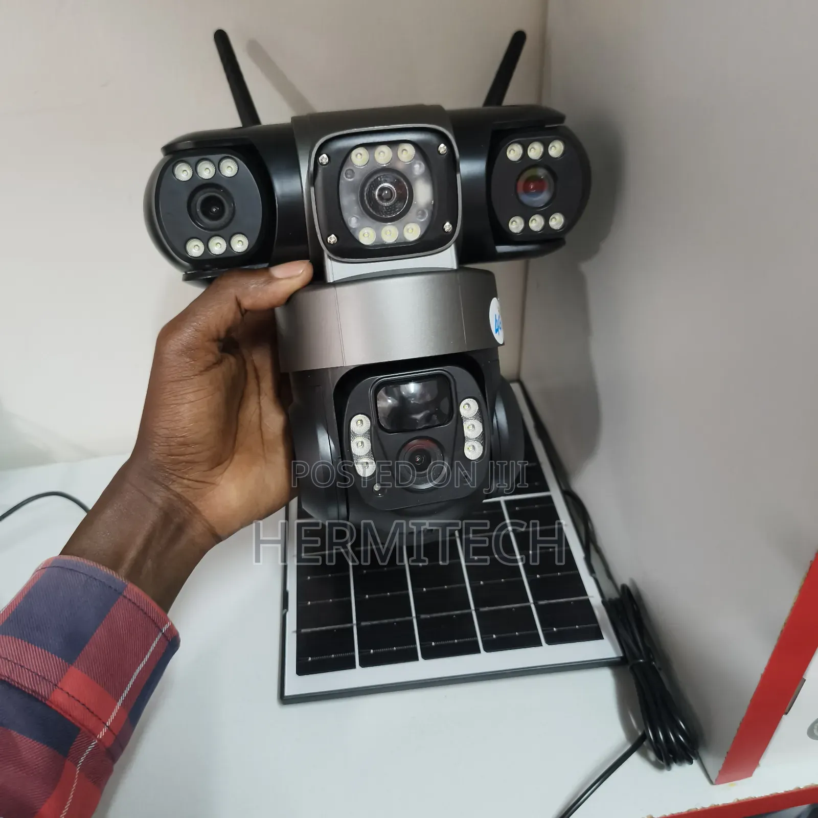 Solar Powered CCTV 3lens 3 Screen PTZ Cameras