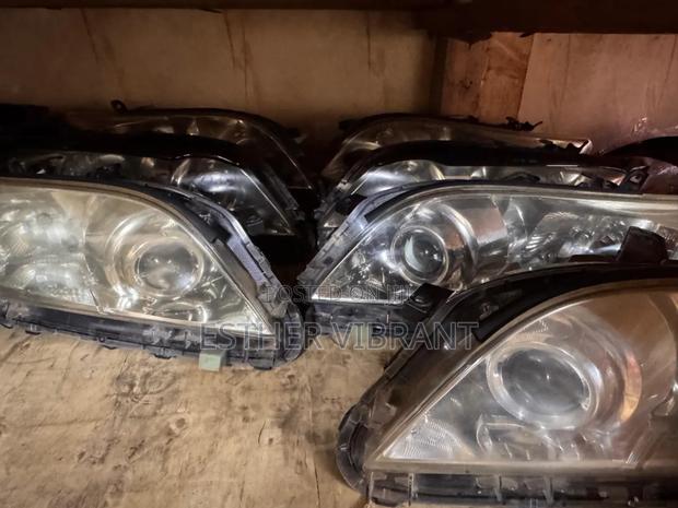 Toyota Vanguard Headlights