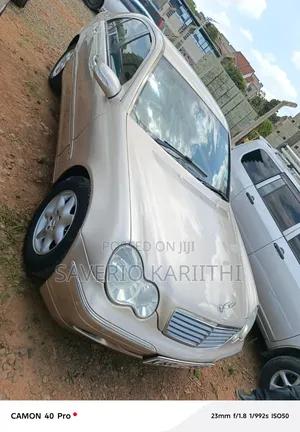 Mercedes-Benz C200 2008 Gold