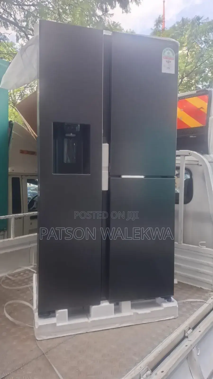 Samsung 627ltrs Side by Side Refrigerator Rs80f65g3fut