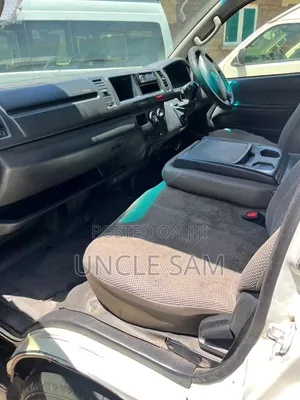Toyota HiAce 2018 White