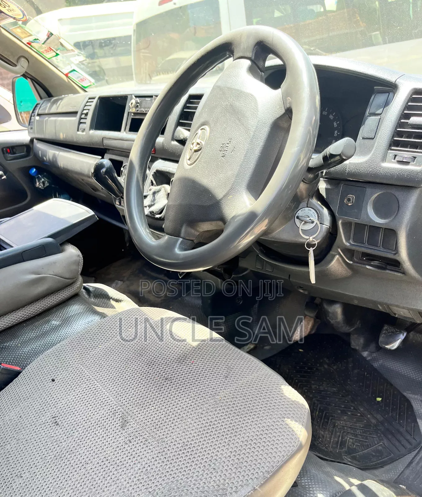 Toyota HiAce 2018 White