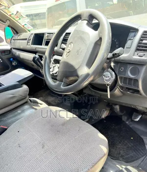 Toyota HiAce 2018 White