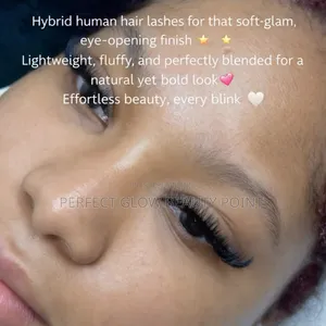 Human Hair Lashes Installation