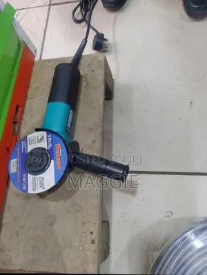 Makita Grinder 4" With a Cutting Disc