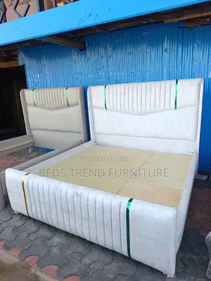 Upgraded Modern 5 by 6 v Bed