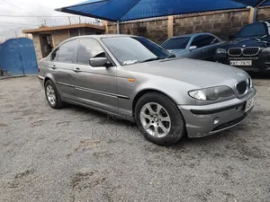 BMW 320i Sedan RWD 2005 Silver