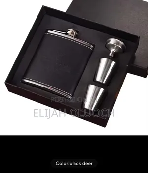 Hip Whiskey Bottle Plus Two Tots Cups*
*✅ Capacity 200 Ml