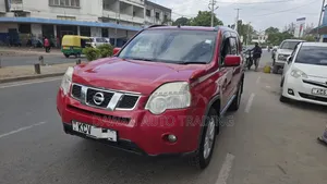 Nissan X-Trail 2012 Red