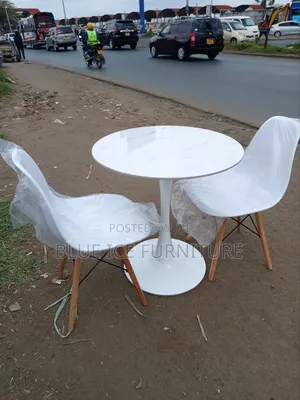 Round Shape Coffee Table With Eames Seats