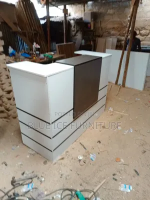 Receptionist Waiting Desk