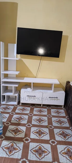 Modern Tv Stand – Very Clean Condition