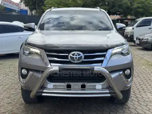 Toyota Fortuner 2017 Silver
