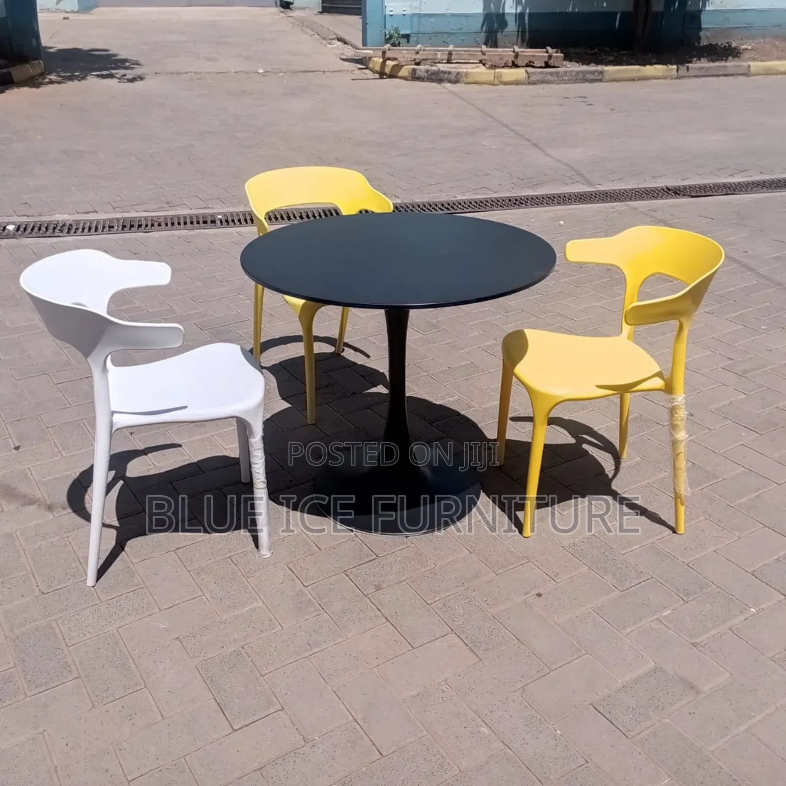 Black Round Dining Table With Plastic Chair
