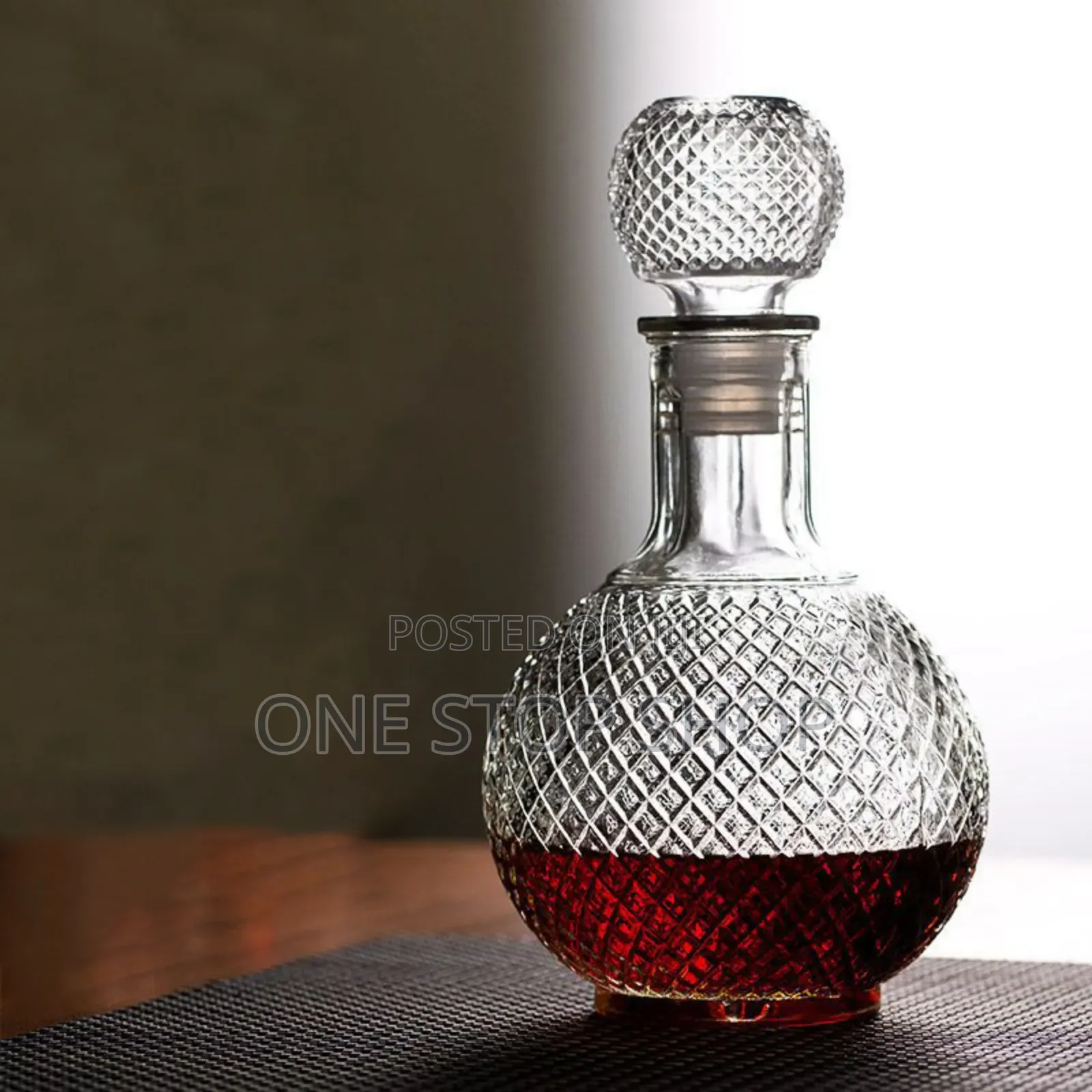 Luxury Round Ball Shaped Diamond Cut Whisky Decanter