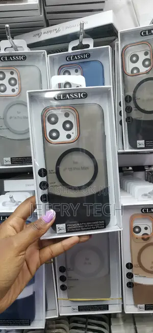Sayur Translucent Matte iPhone 15 Pro Max Magsafe Case -Black