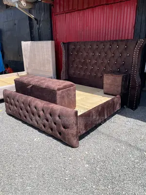 Modulated Chester Bed 5 by 6 With Ottoman