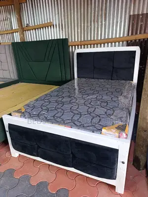 Black Fine 5 by 6 Mocket Bed