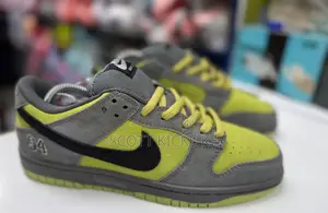 Nike Dunk “Supreme Edition”