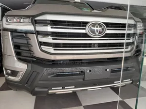 Toyota Land Cruiser 2023 Gold