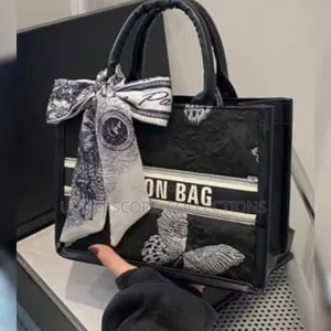 Fashionable Summer Handheld Bag