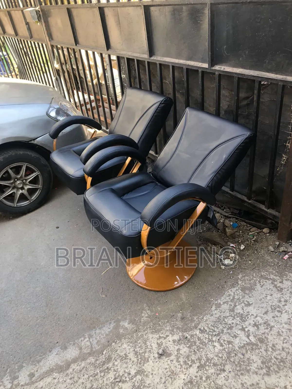 Rotating Styling Seats With a Base