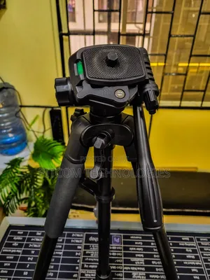 Candc Professional Tripod Stand Dc 888