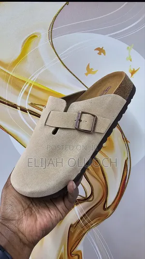 Birkenstock Boston Classic Taupe Suede Clogs - Beige 
Quality