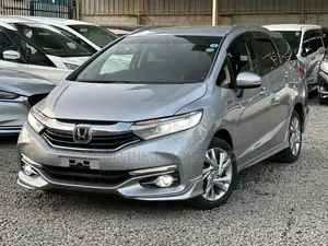 Honda Fit Shuttle 1.5 Hybrid 4WD 2018 Silver