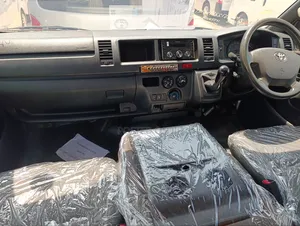 Toyota Grand HiAce 2017 Silver