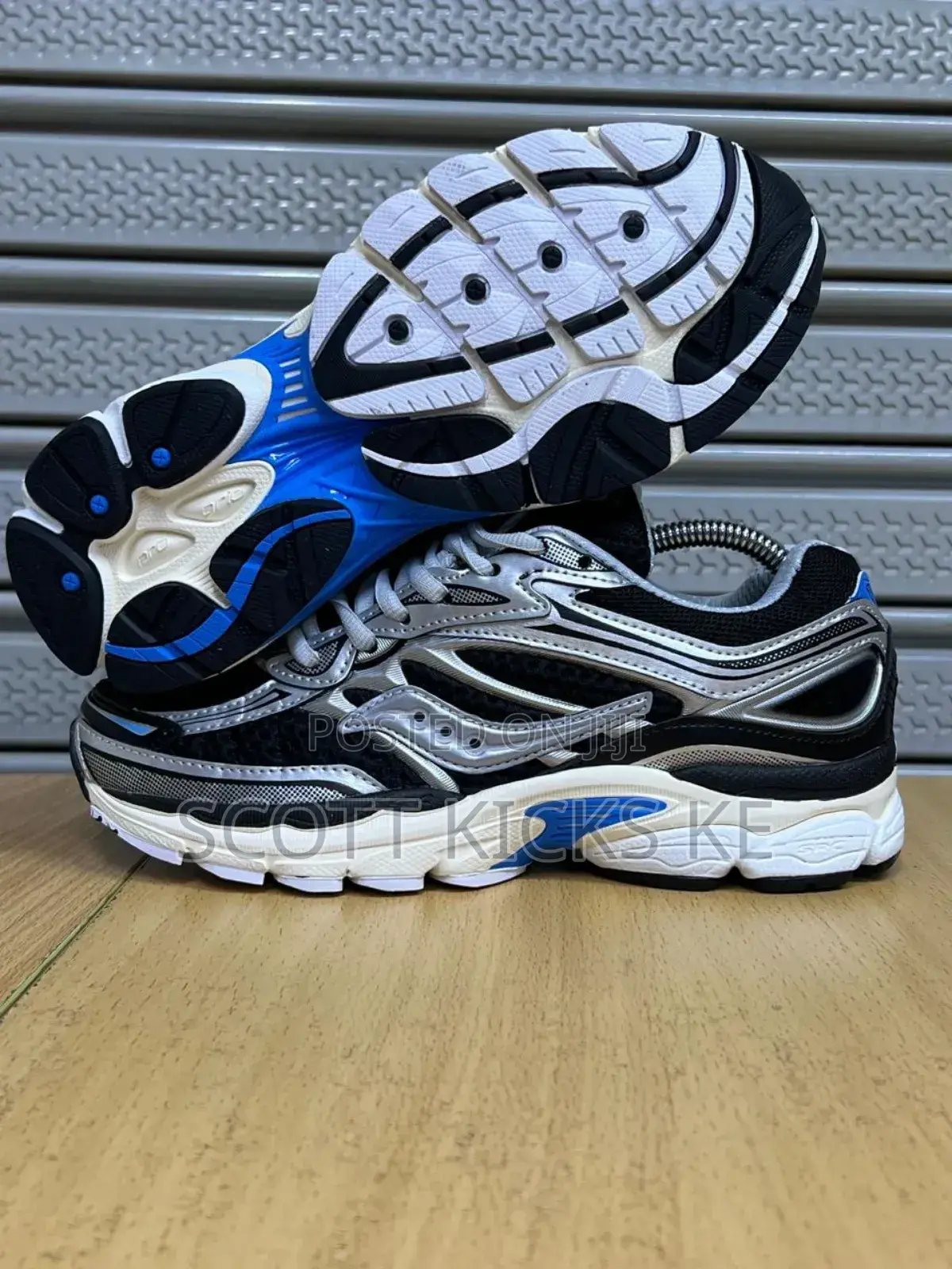 Saucony Progrid Omni 9