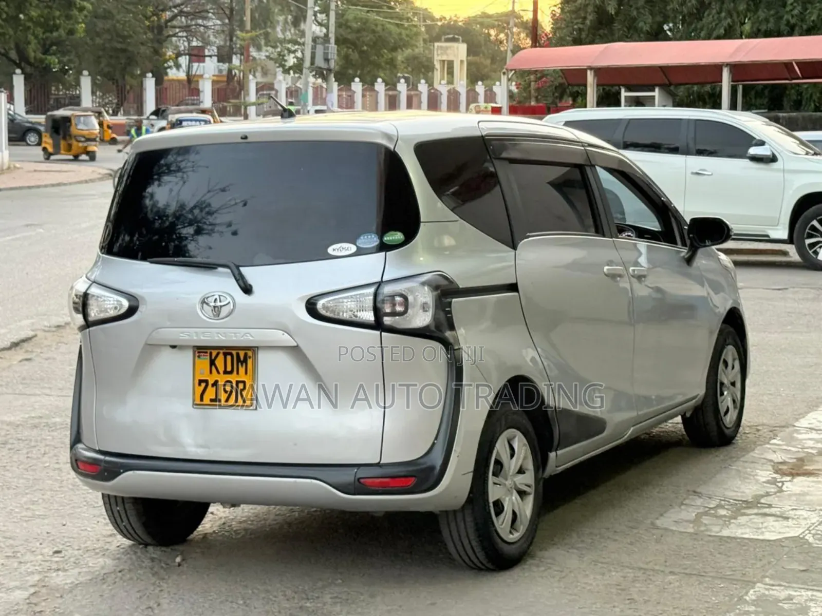Toyota Sienta 2016 Silver