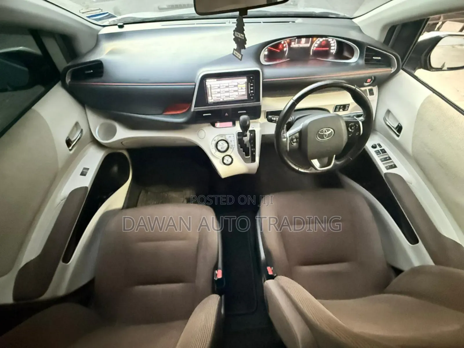 Toyota Sienta 2016 Silver