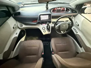 Toyota Sienta 2016 Silver