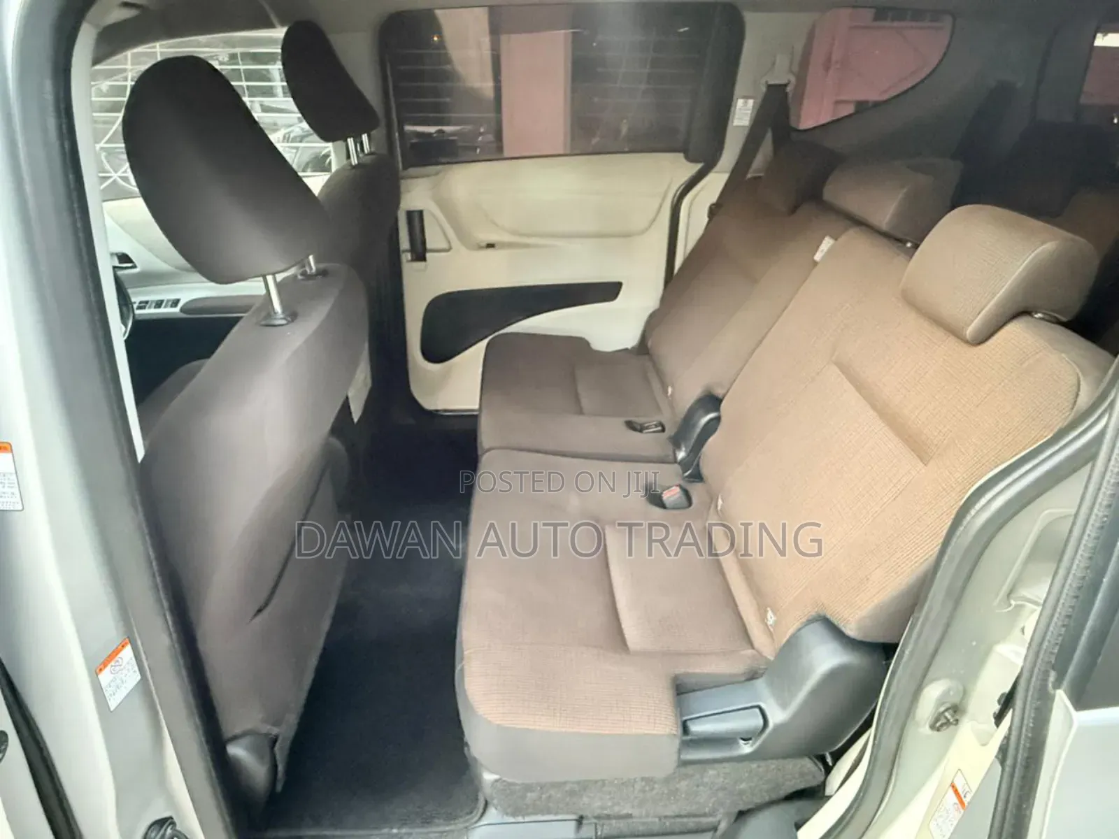 Toyota Sienta 2016 Silver