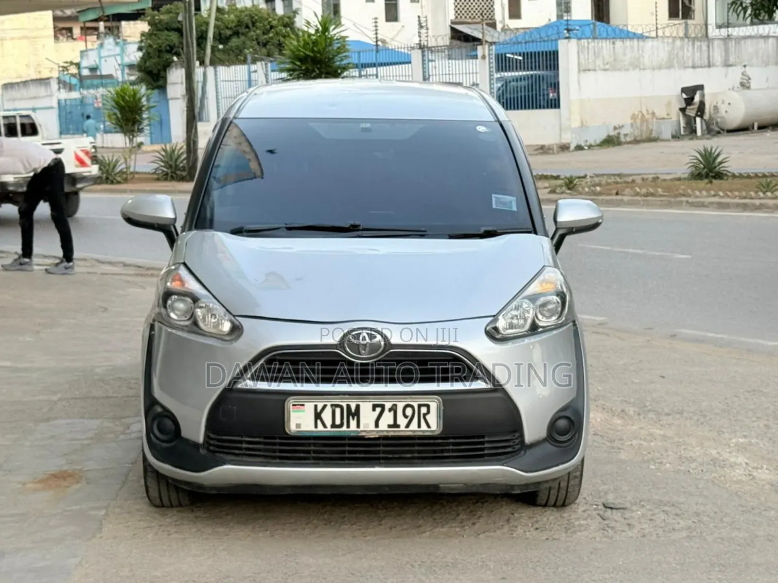 Toyota Sienta 2016 Silver