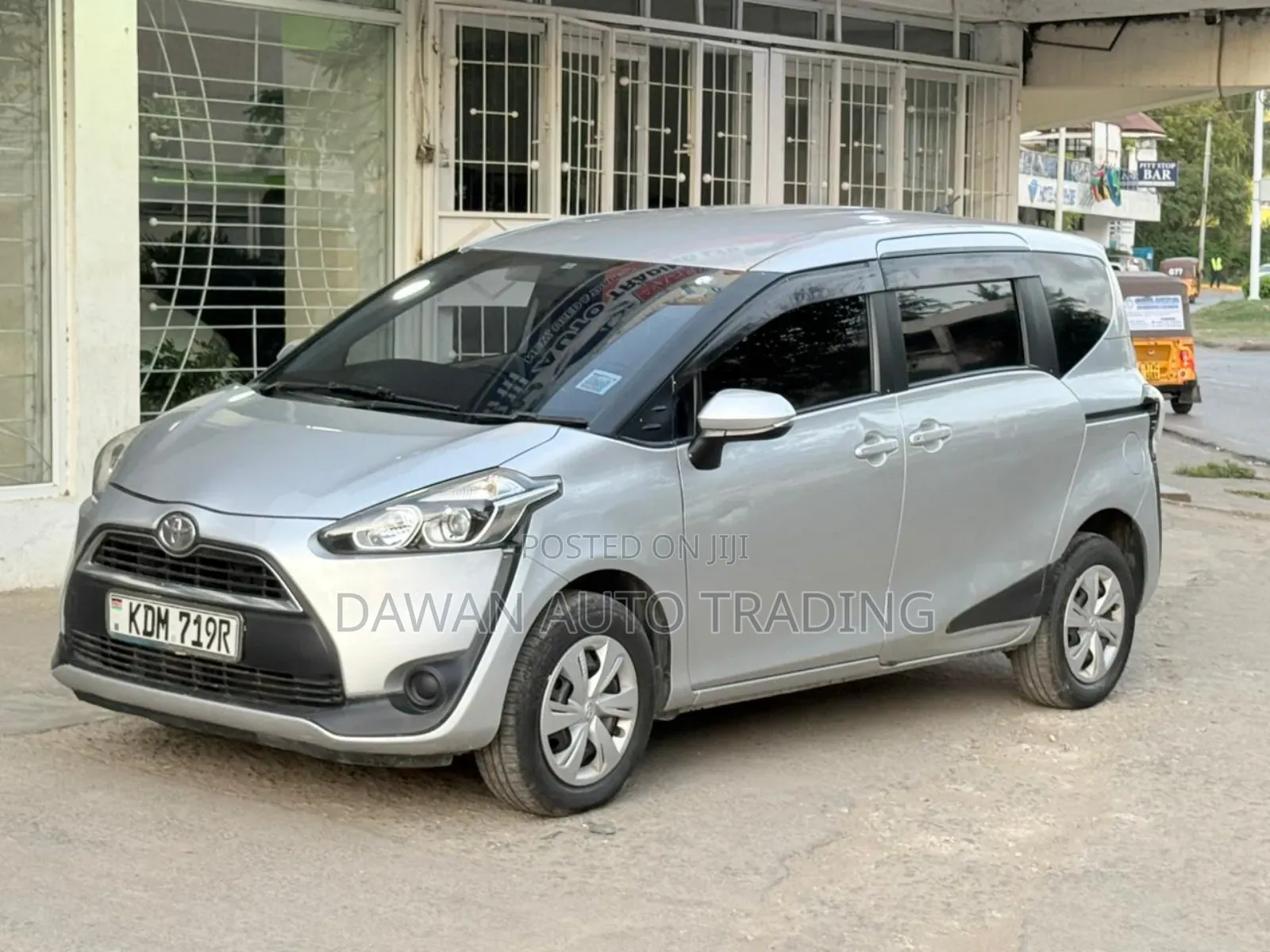 Toyota Sienta 2016 Silver