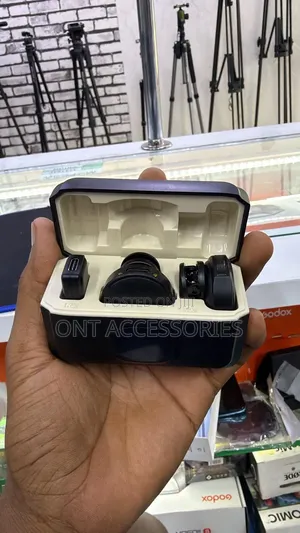 Q8 Wireless Microphone for iPhone and Type C Smartphone