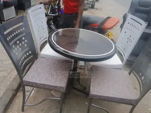 Round Restaurant Set
