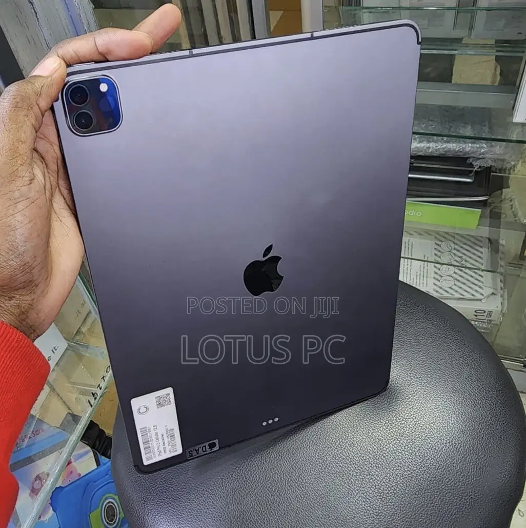 Apple iPad Pro 12.9 (2022) 128 GB Gray