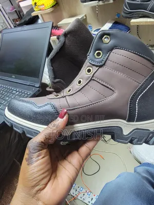 New Hiking Boots ( Fashion)