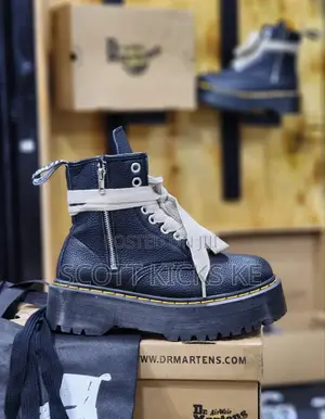 Dr. Martens Airwair High-Cut Unisex