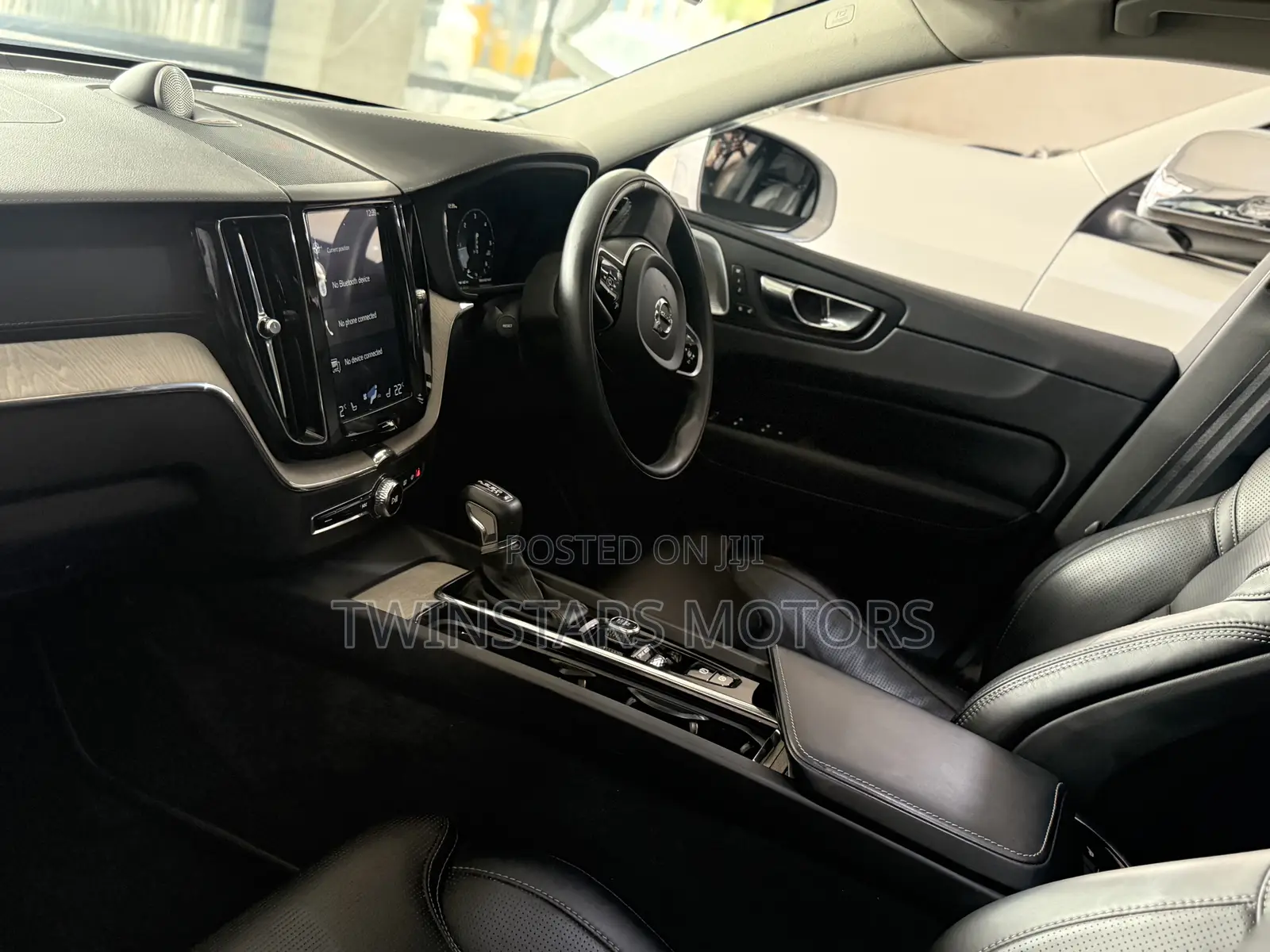Volvo XC60 2019 Silver